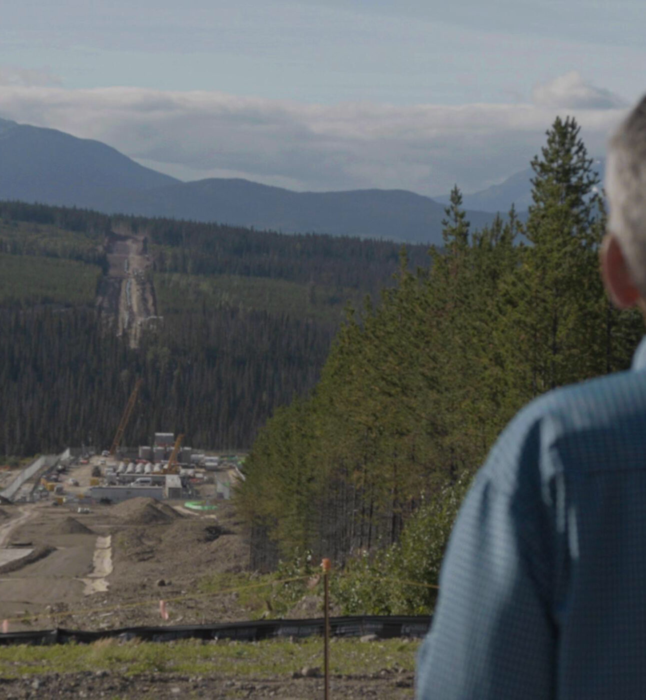 Wet’suwet’en Chief Na’Moks looking out at the destruction caused by the CGL pipeline.