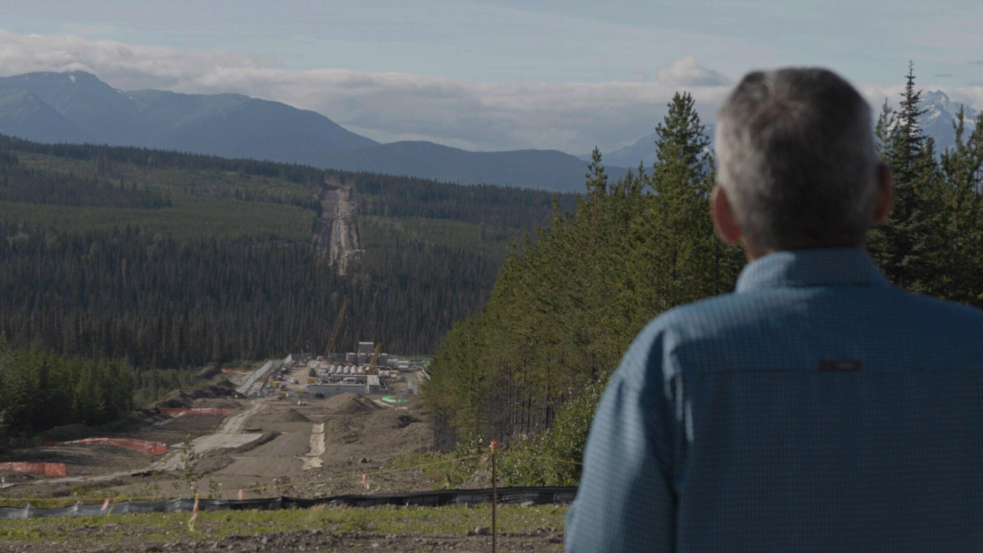Wet’suwet’en Chief Na’Moks looking out at the destruction caused by the CGL pipeline.