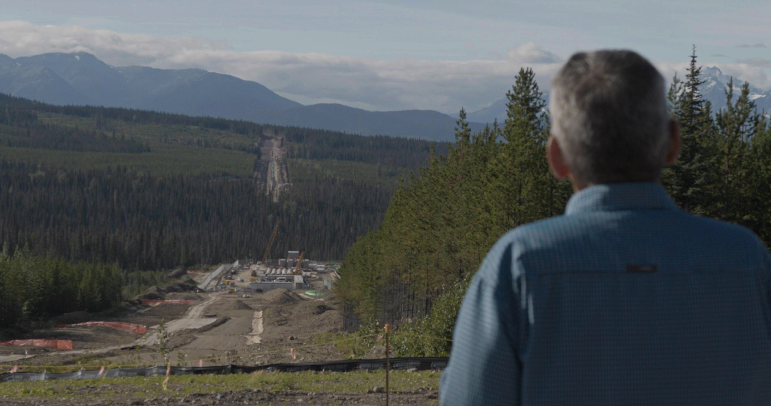 Wet’suwet’en Chief Na’Moks looking out at the destruction caused by the CGL pipeline.